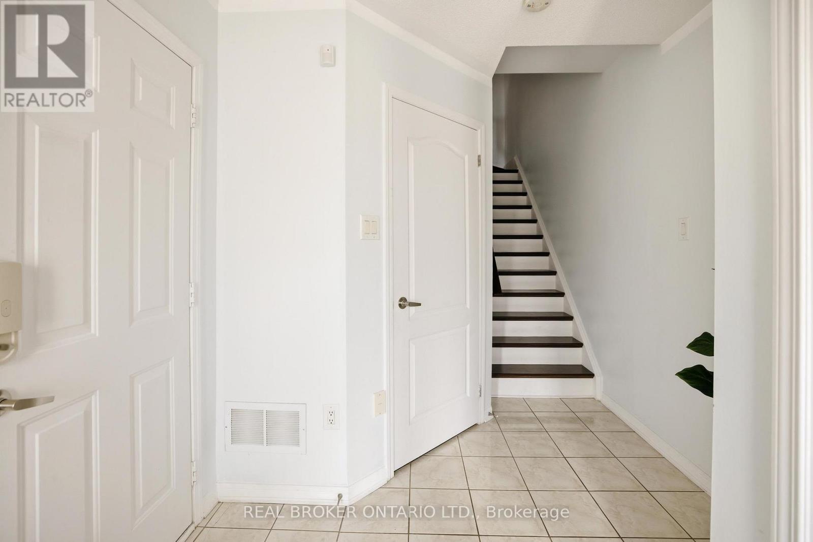 806 Shortreed Crescent, Milton (Co Coates), Ontario  L9T 0E9 - Photo 5 - W13082882