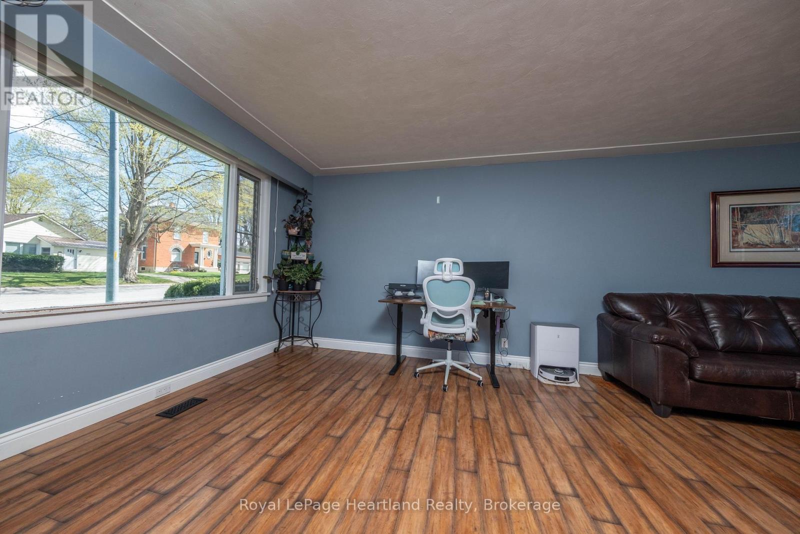 210 Leopold Street, North Huron, Ontario  N0G 2W0 - Photo 10 - X13083064