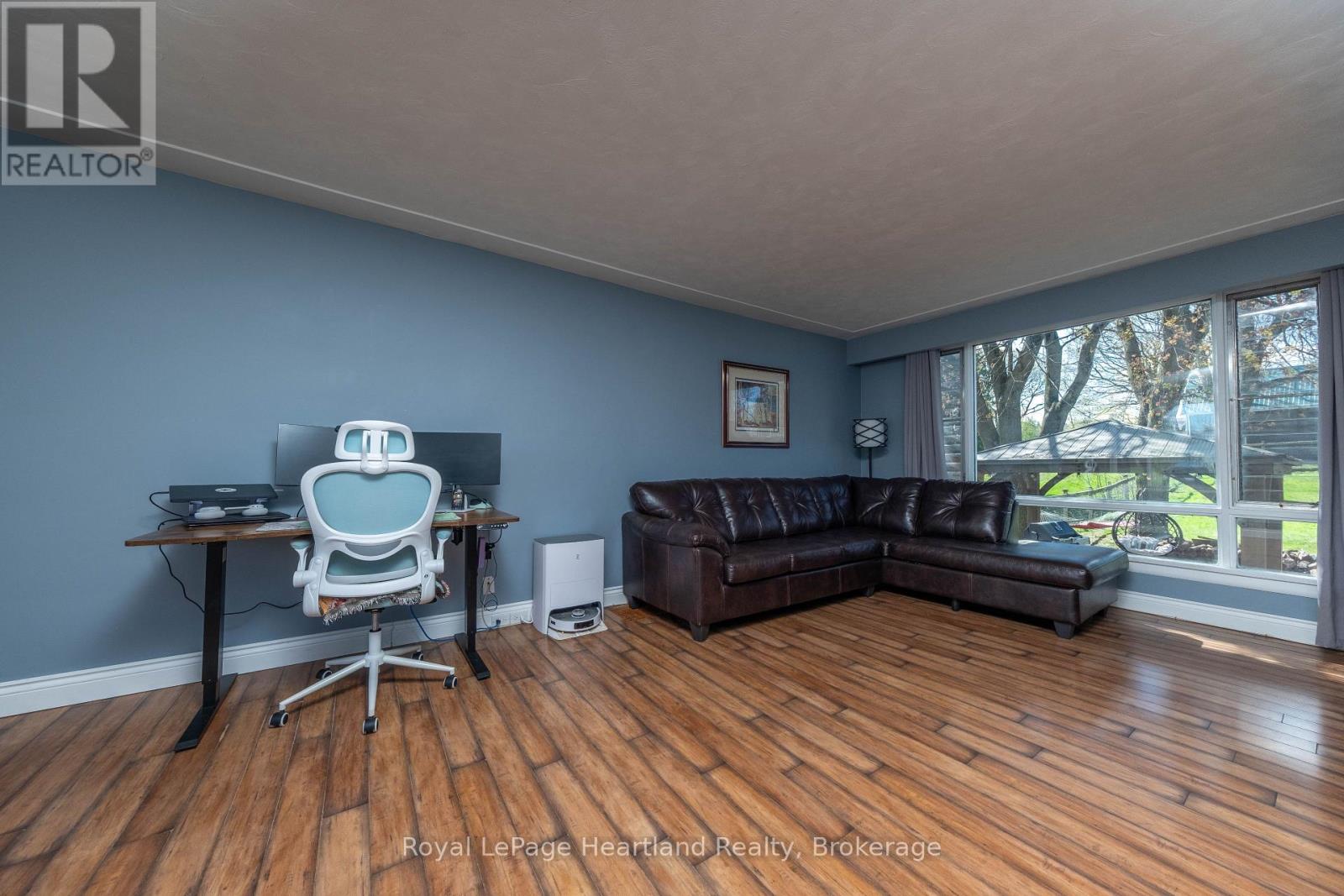 210 Leopold Street, North Huron, Ontario  N0G 2W0 - Photo 11 - X13083064