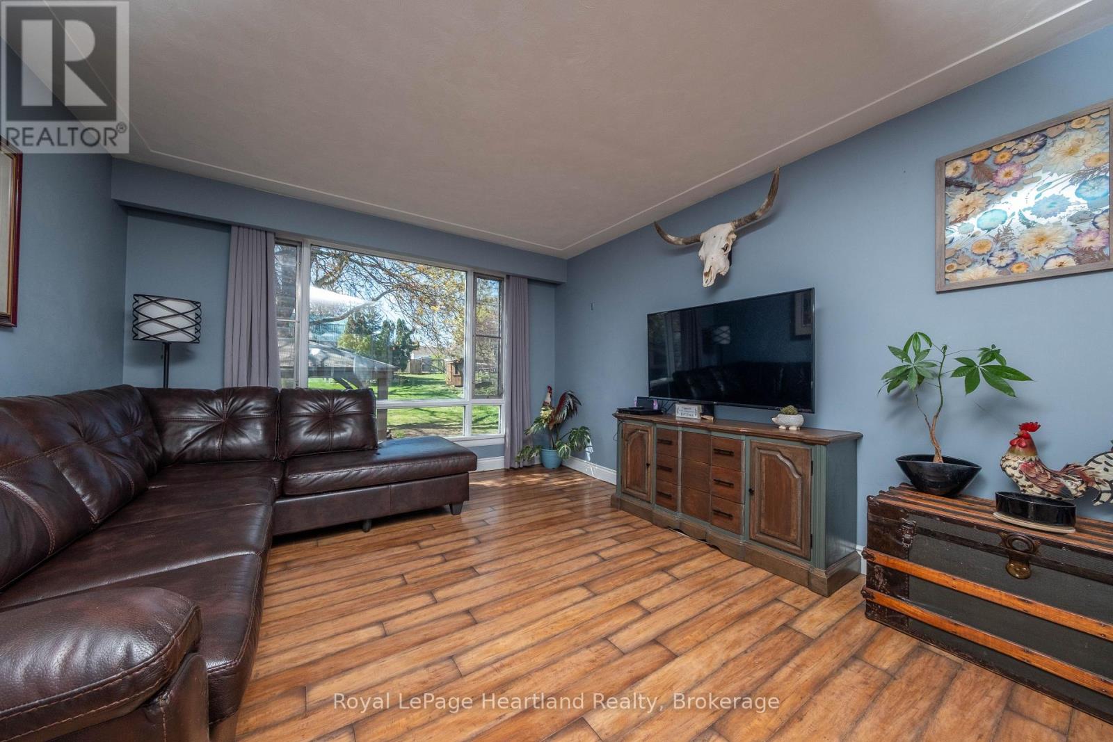 210 Leopold Street, North Huron, Ontario  N0G 2W0 - Photo 12 - X13083064