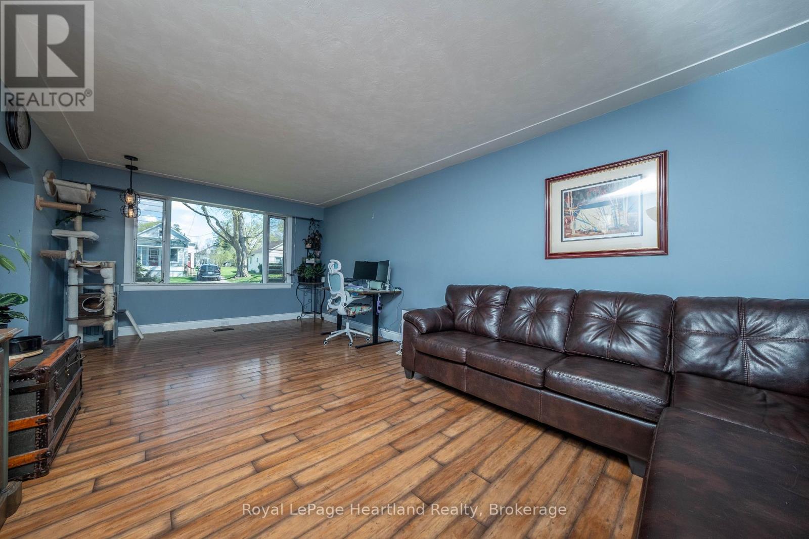 210 Leopold Street, North Huron, Ontario  N0G 2W0 - Photo 13 - X13083064