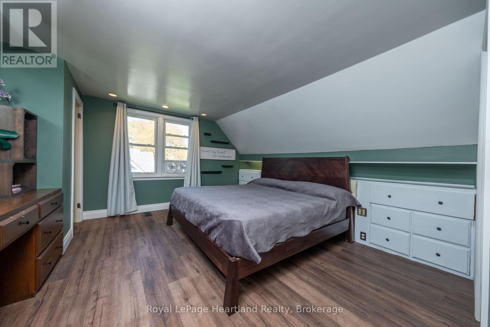210 Leopold Street, North Huron, Ontario  N0G 2W0 - Photo 17 - X13083064