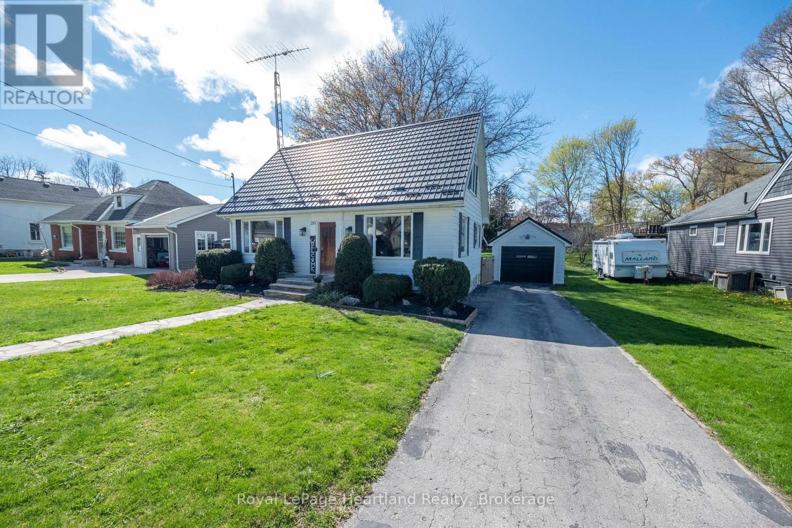 210 Leopold Street, North Huron, Ontario  N0G 2W0 - Photo 2 - X13083064