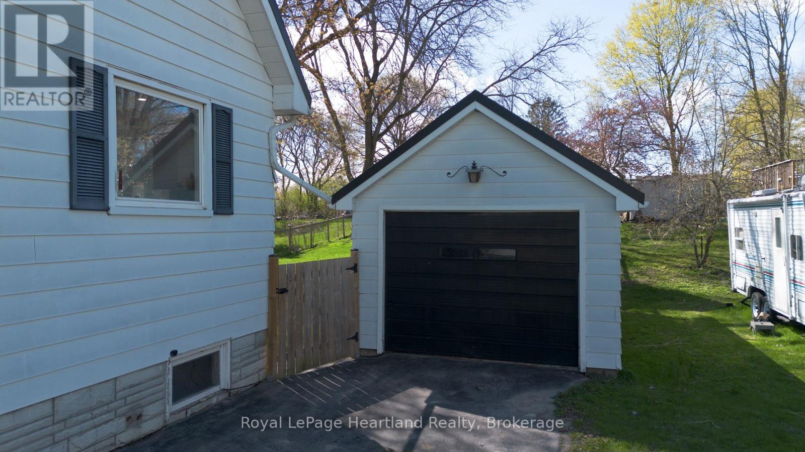 210 Leopold Street, North Huron, Ontario  N0G 2W0 - Photo 28 - X13083064