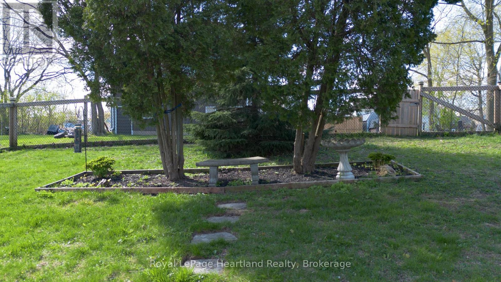 210 Leopold Street, North Huron, Ontario  N0G 2W0 - Photo 31 - X13083064