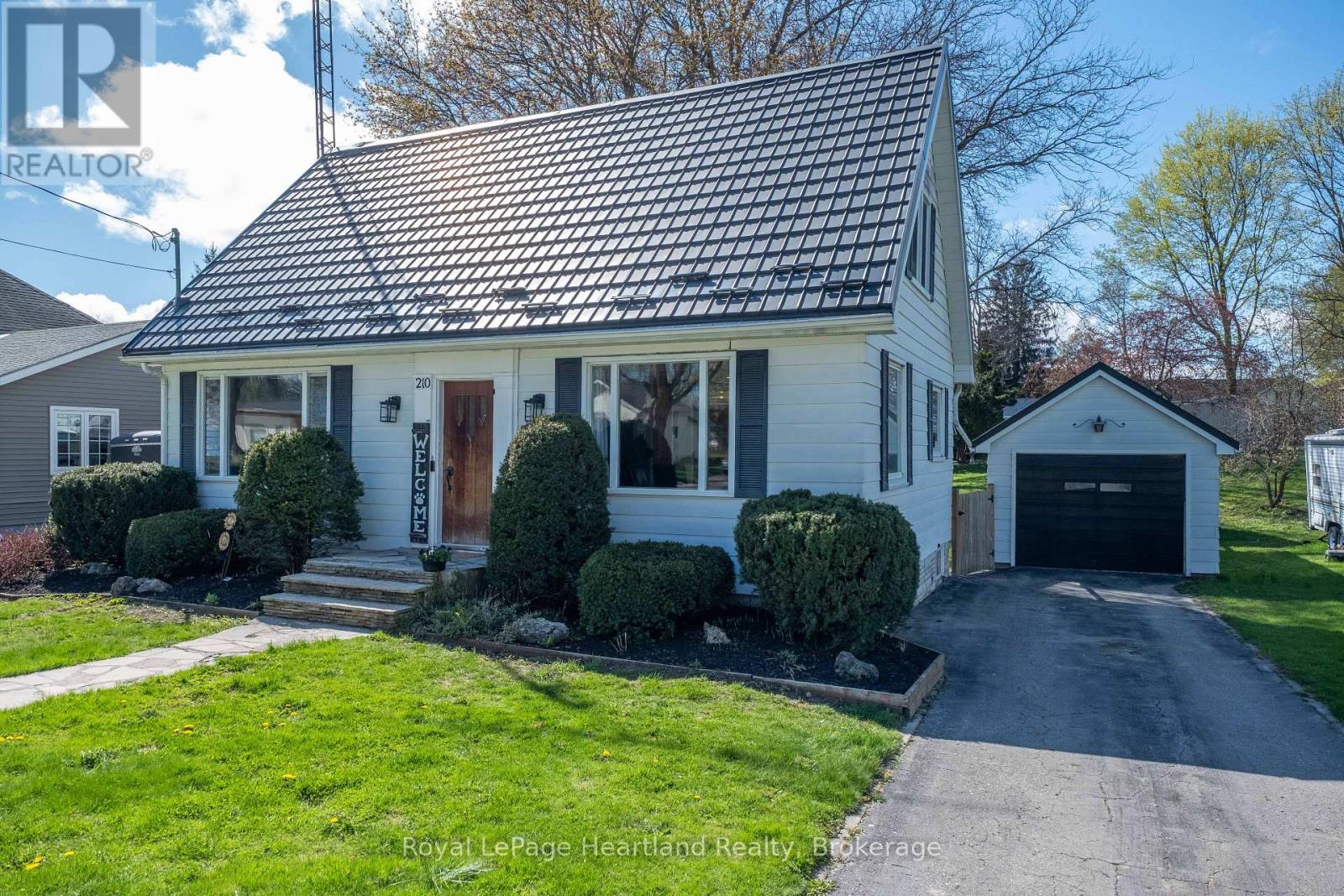 210 Leopold Street, North Huron, Ontario  N0G 2W0 - Photo 35 - X13083064