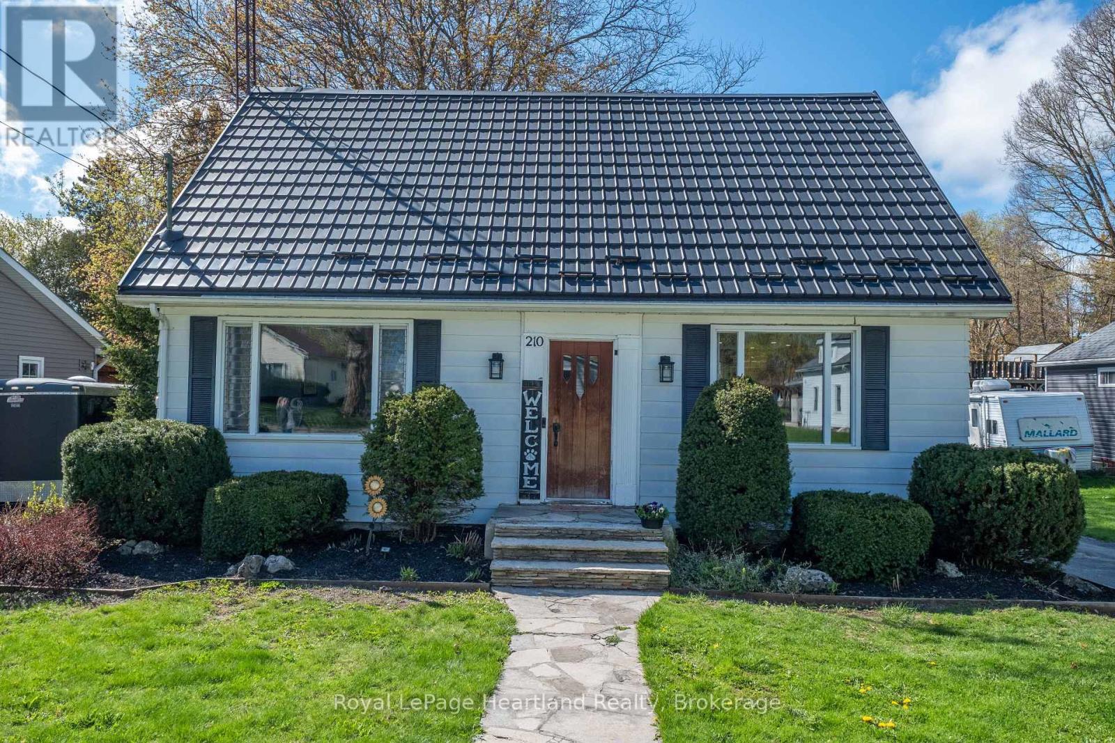 210 Leopold Street, North Huron, Ontario  N0G 2W0 - Photo 4 - X13083064