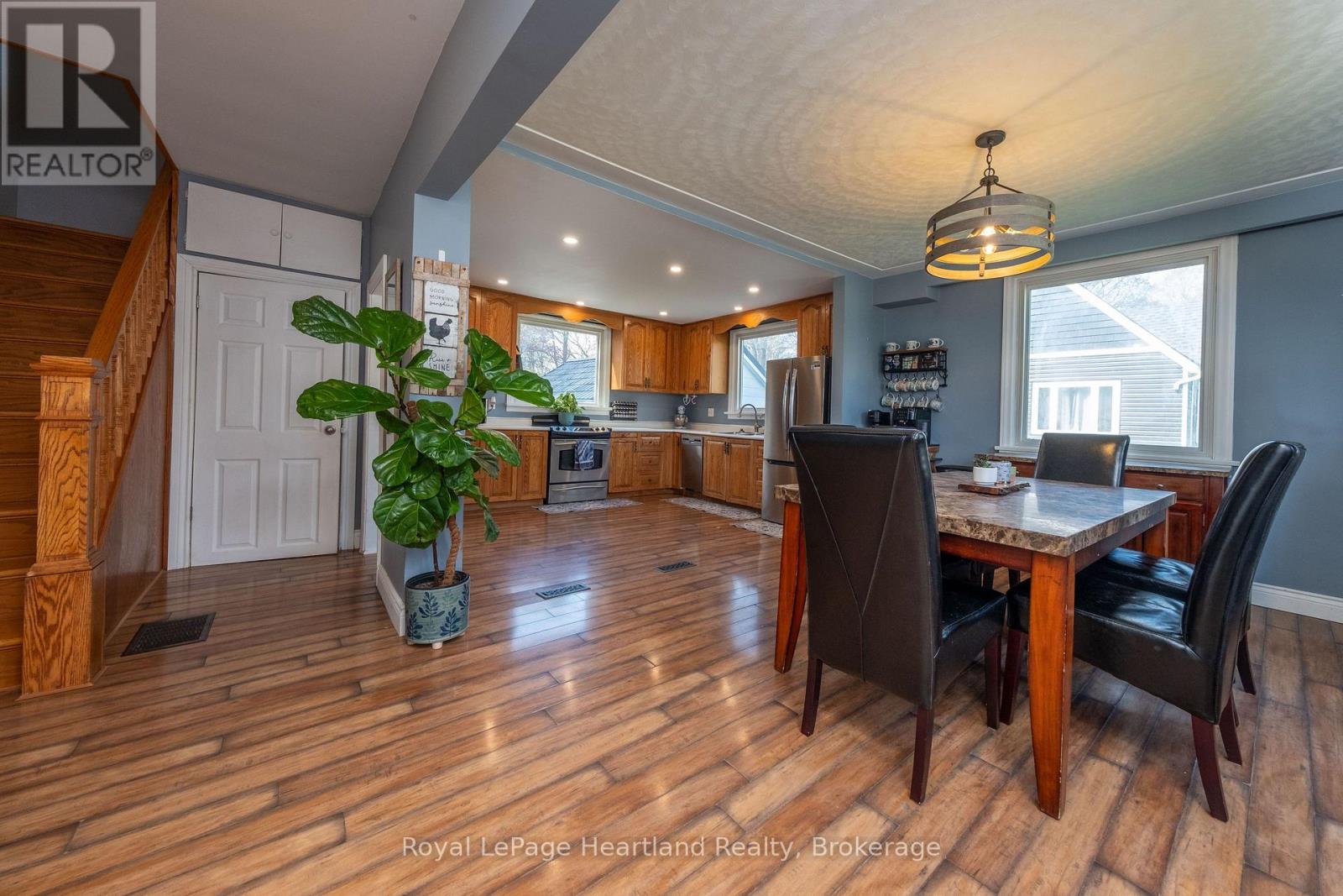 210 Leopold Street, North Huron, Ontario  N0G 2W0 - Photo 8 - X13083064