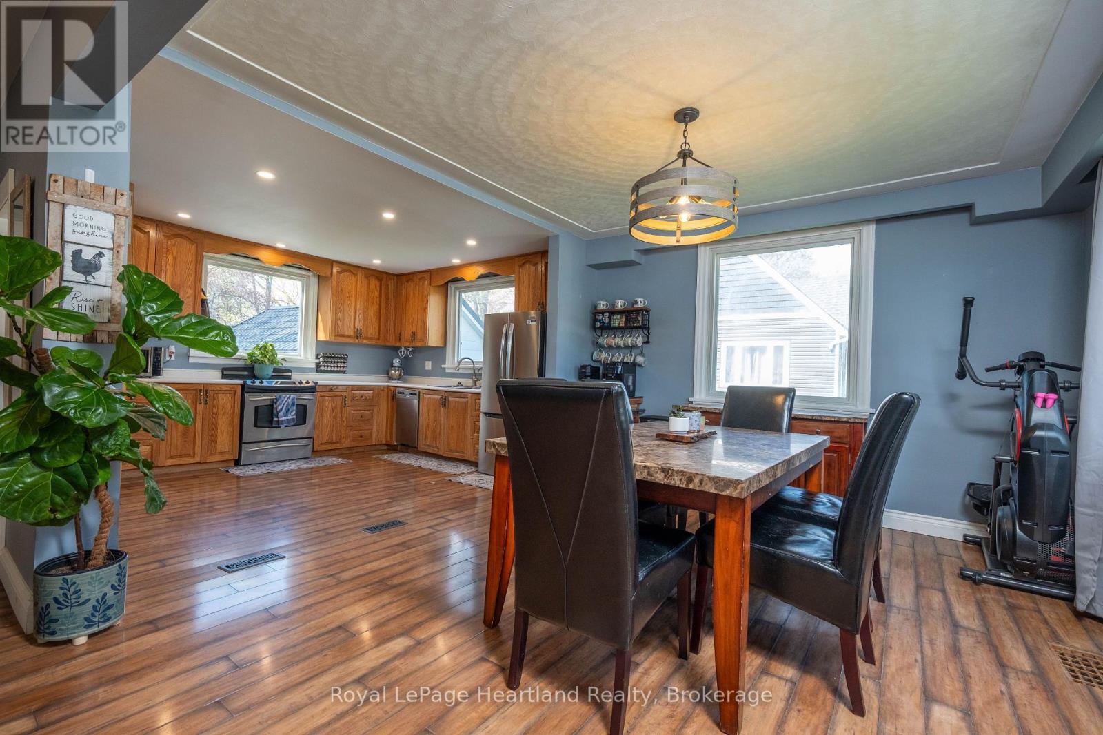 210 Leopold Street, North Huron, Ontario  N0G 2W0 - Photo 9 - X13083064