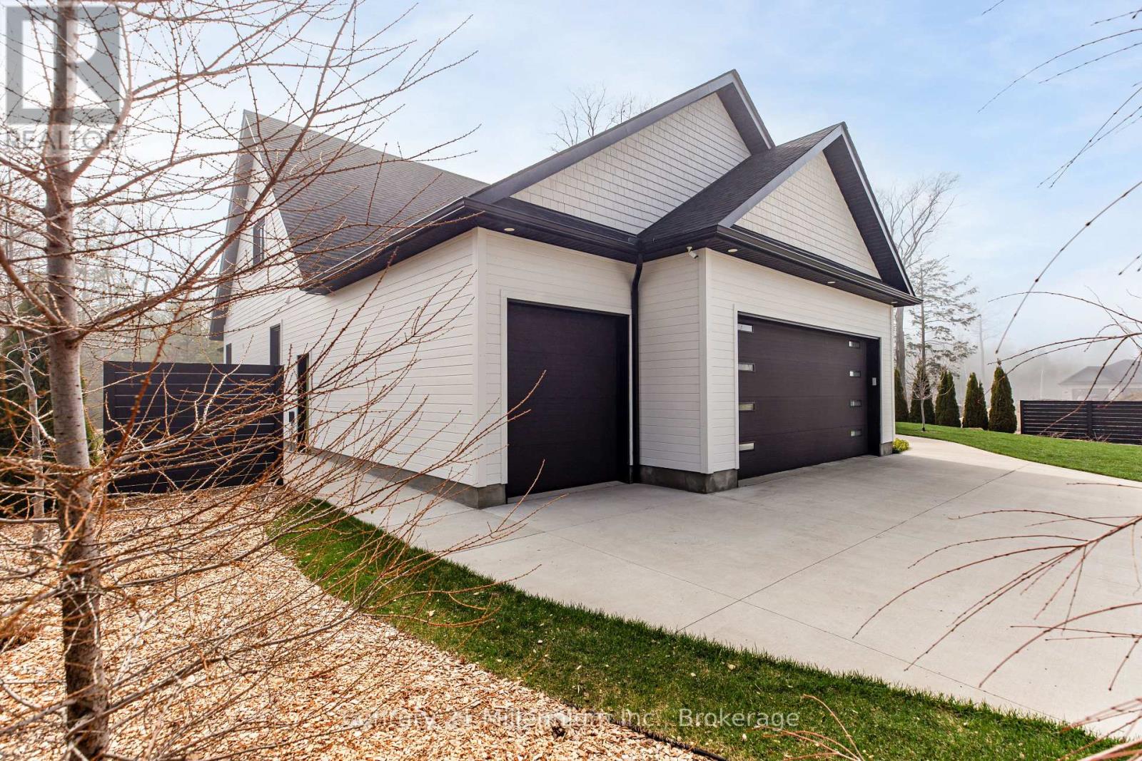 8 Sunset Place, Huron-Kinloss, Ontario  N2Z 0G6 - Photo 2 - X13083152