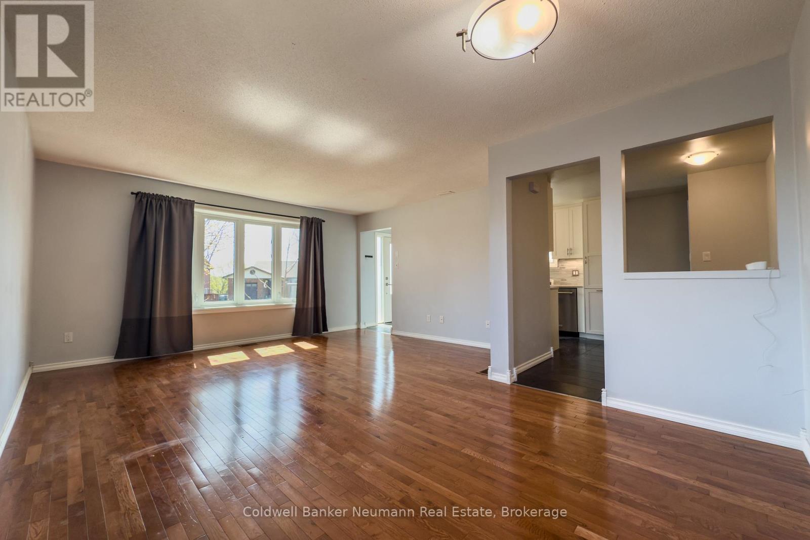 Upper - 37 Dunhill Crescent, Guelph, Ontario  N1H 7Z7 - Photo 10 - X13083154