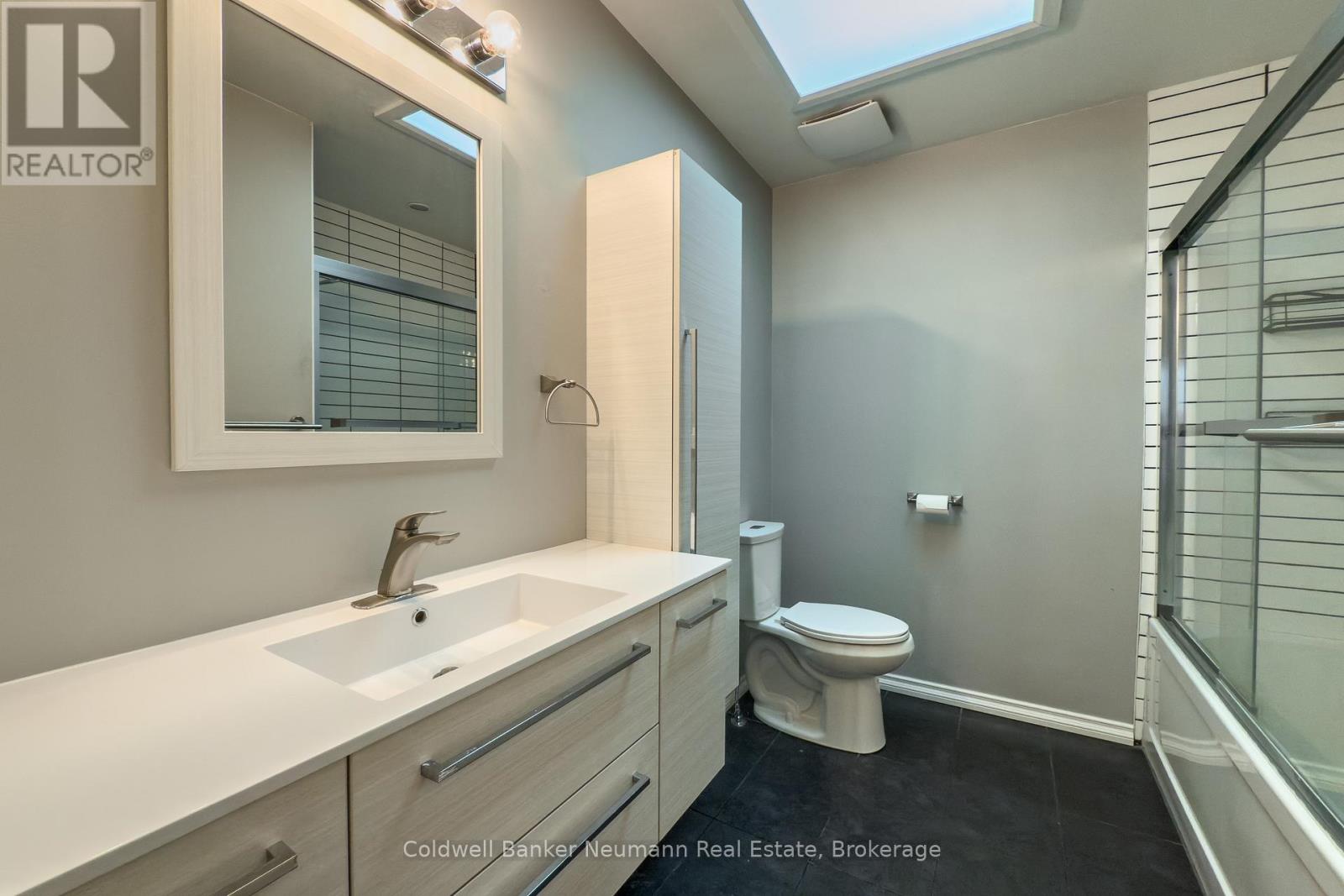 Upper - 37 Dunhill Crescent, Guelph, Ontario  N1H 7Z7 - Photo 11 - X13083154