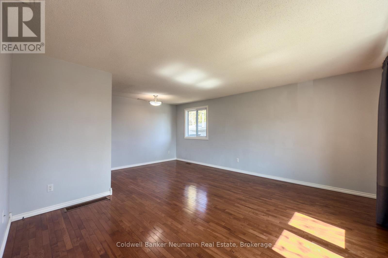 Upper - 37 Dunhill Crescent, Guelph, Ontario  N1H 7Z7 - Photo 8 - X13083154