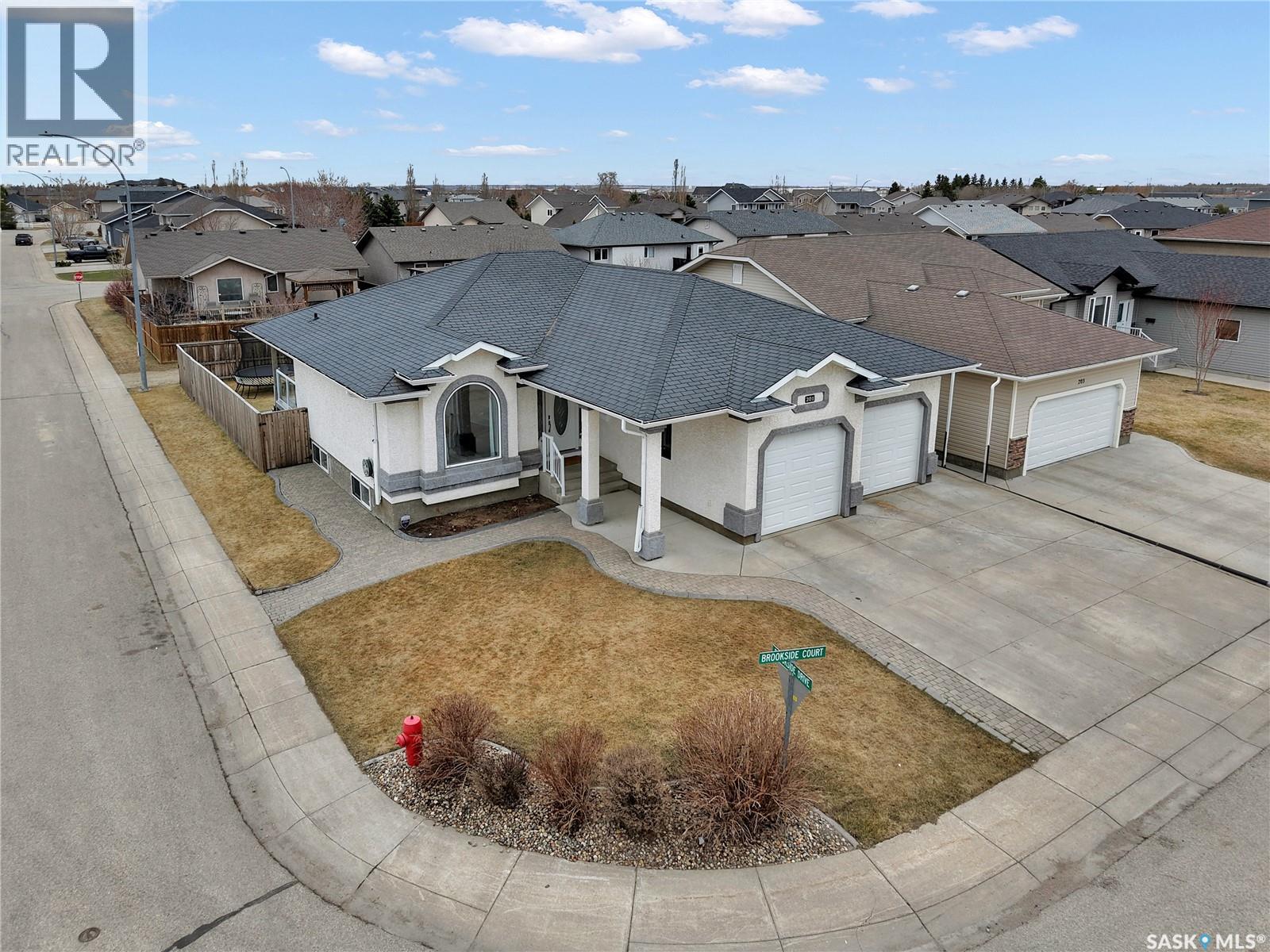 201 Brookside Court, Warman, Saskatchewan  S0K 0A1 - Photo 2 - SK034853
