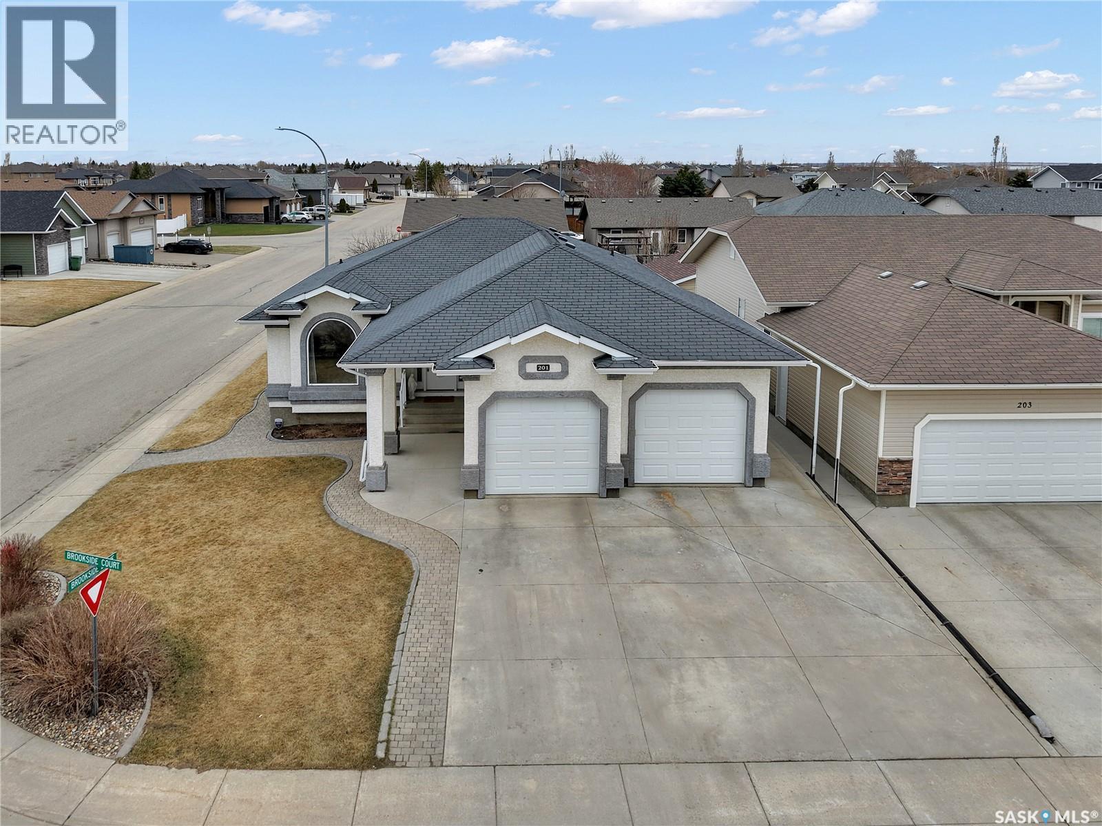 201 Brookside Court, Warman, Saskatchewan  S0K 0A1 - Photo 3 - SK034853