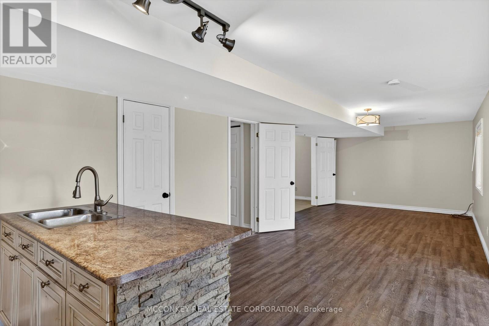 1814 Stratton Avenue, Peterborough (Otonabee Ward 1), Ontario  K9K 2E7 - Photo 33 - X13082870