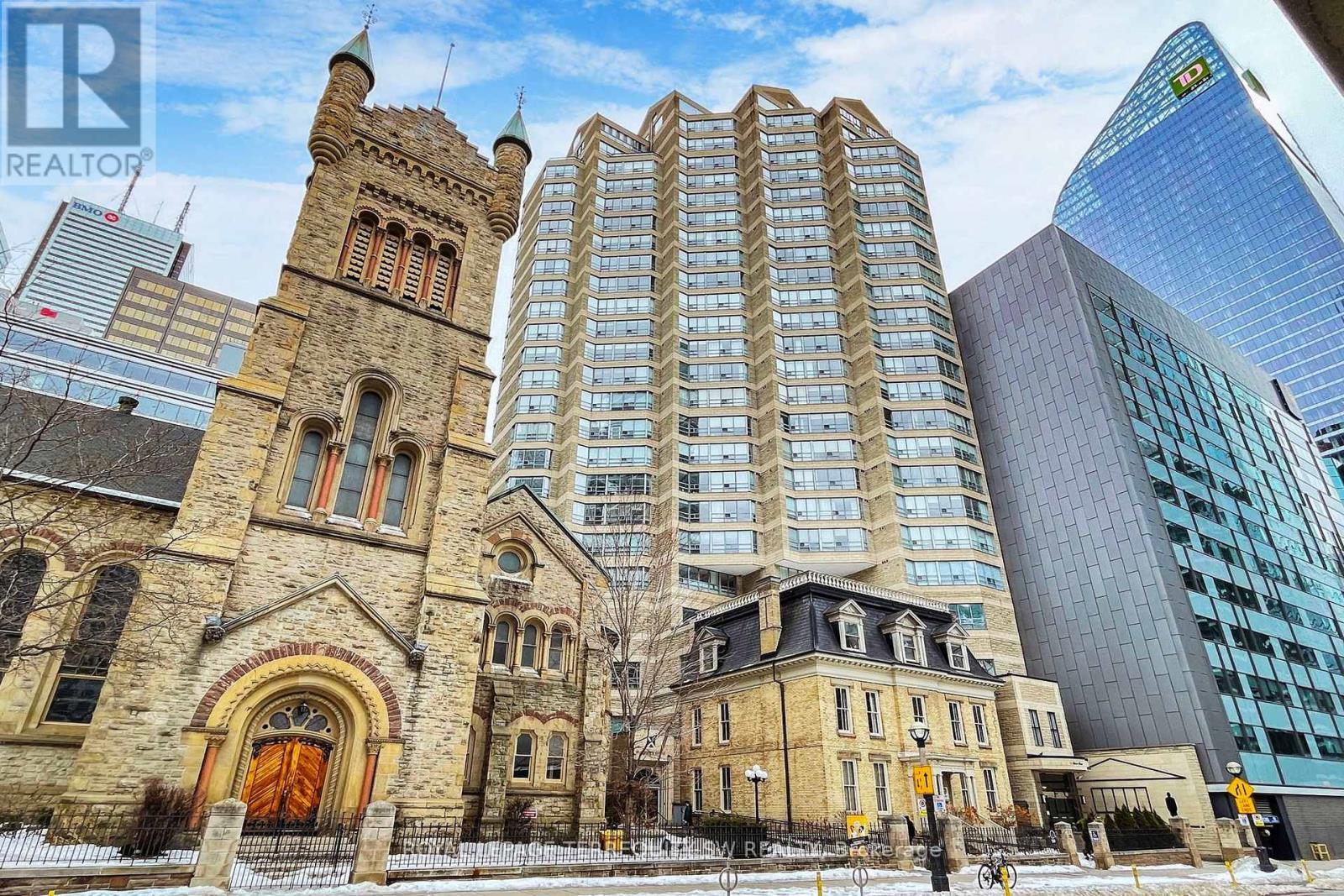 2001 - 71 SIMCOE STREET, Toronto, Ontario