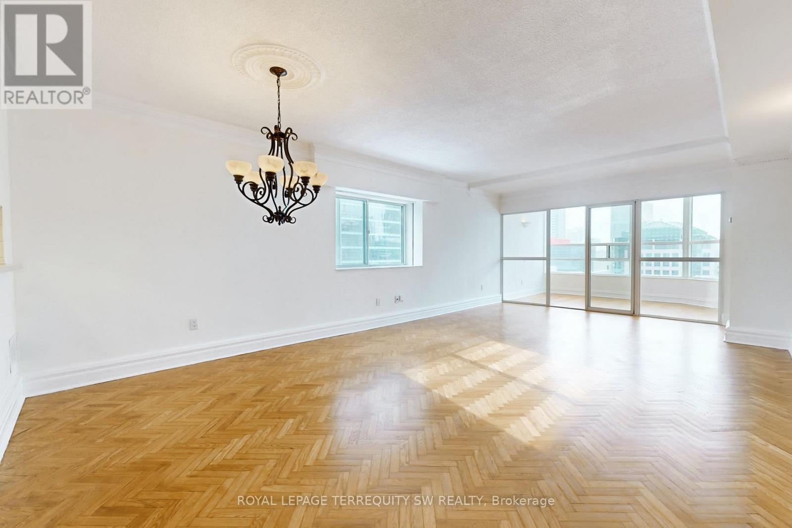 2001 - 71 Simcoe Street, Toronto, Ontario  M5J 2S9 - Photo 8 - C13082962