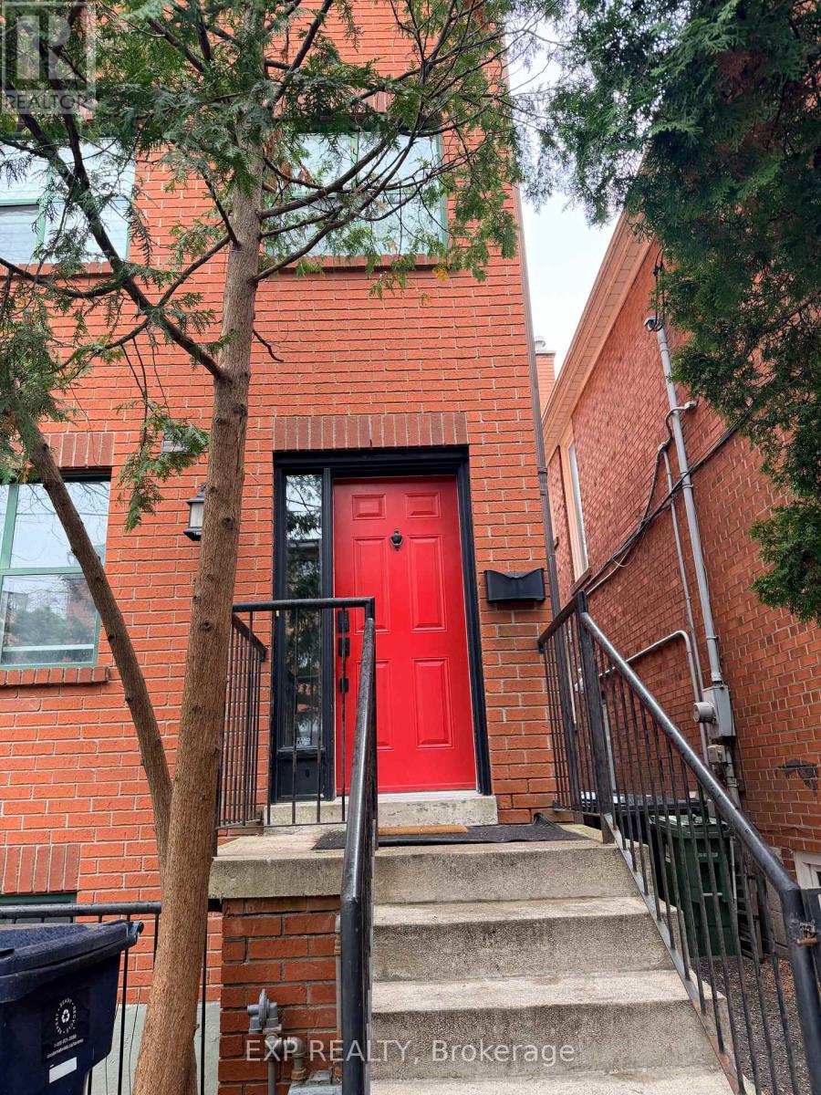 UPPER - 192 ONTARIO STREET, Toronto, Ontario
