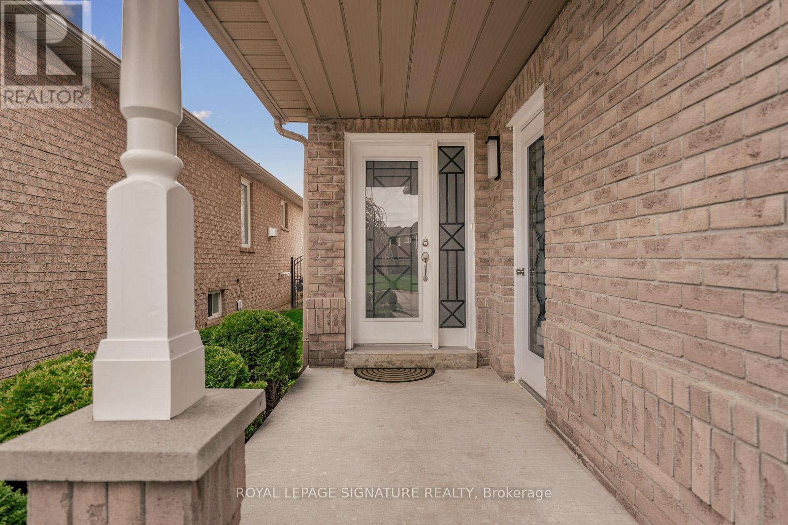 44 Eastfield Crescent, Clarington, Ontario  L1E 3C6 - Photo 2 - E13083184