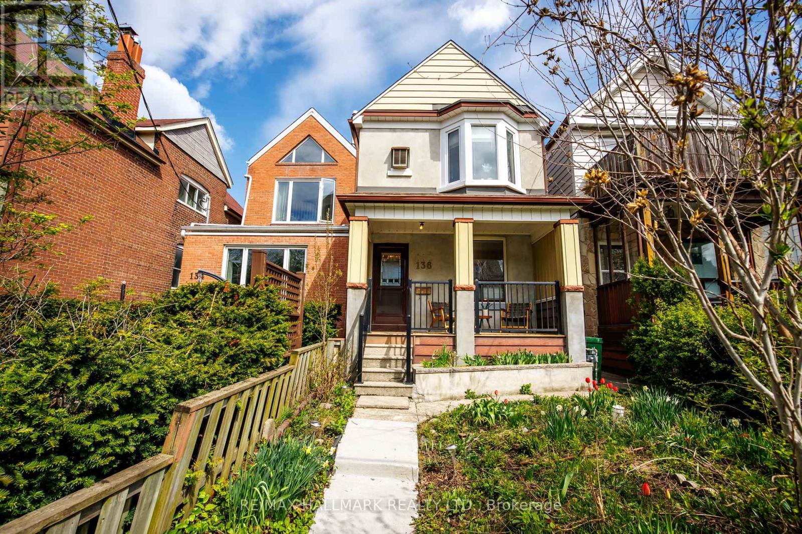 136 HOGARTH AVENUE, Toronto, Ontario
