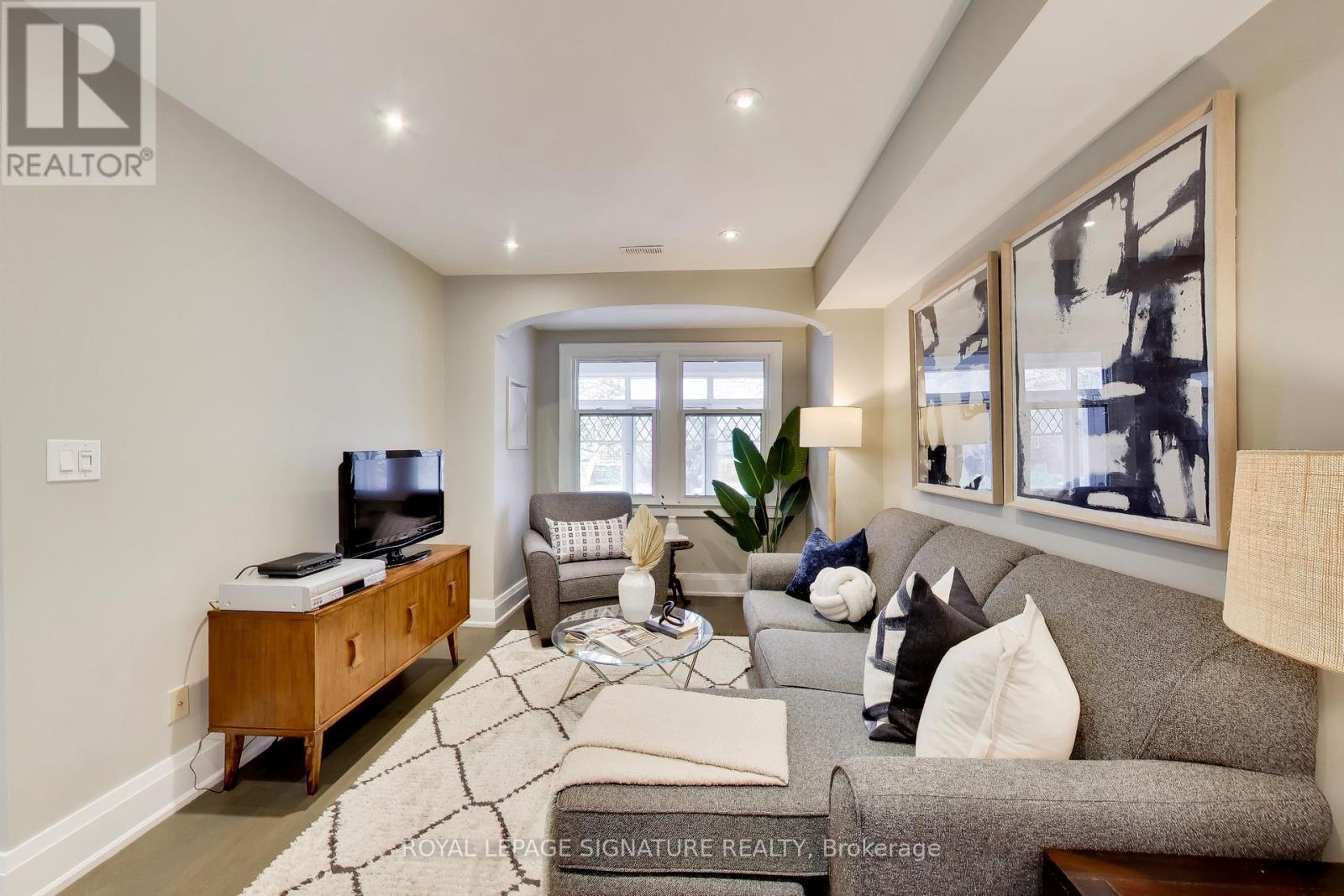 259 Torrens Avenue, Toronto, Ontario  M4J 2P6 - Photo 3 - E13083306