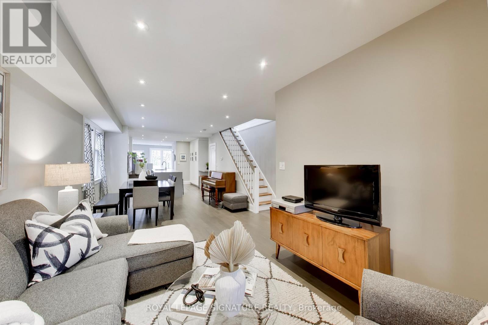 259 Torrens Avenue, Toronto, Ontario  M4J 2P6 - Photo 4 - E13083306