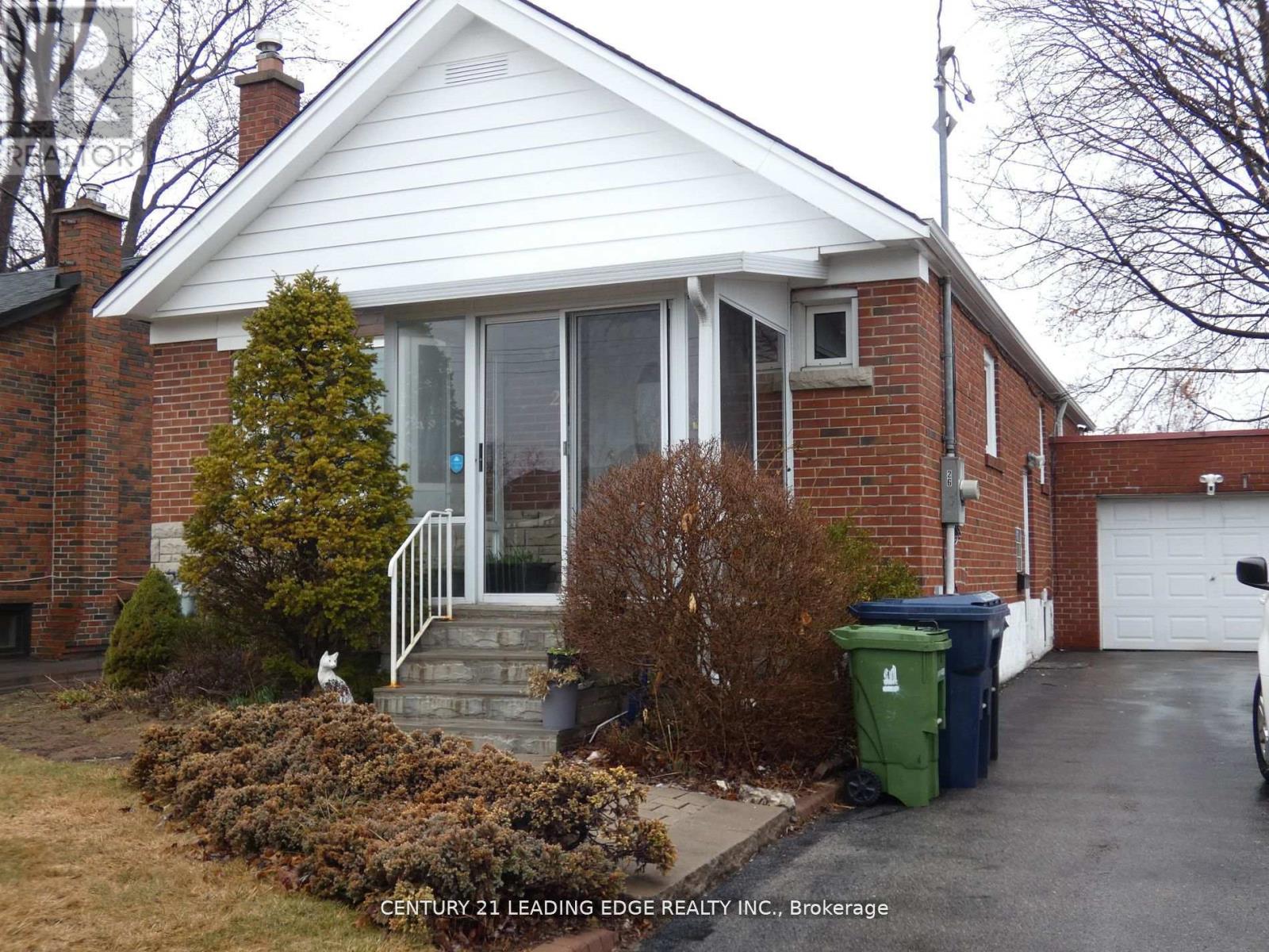LOWER - 26 SCOTSWOOD ROAD, Toronto, Ontario