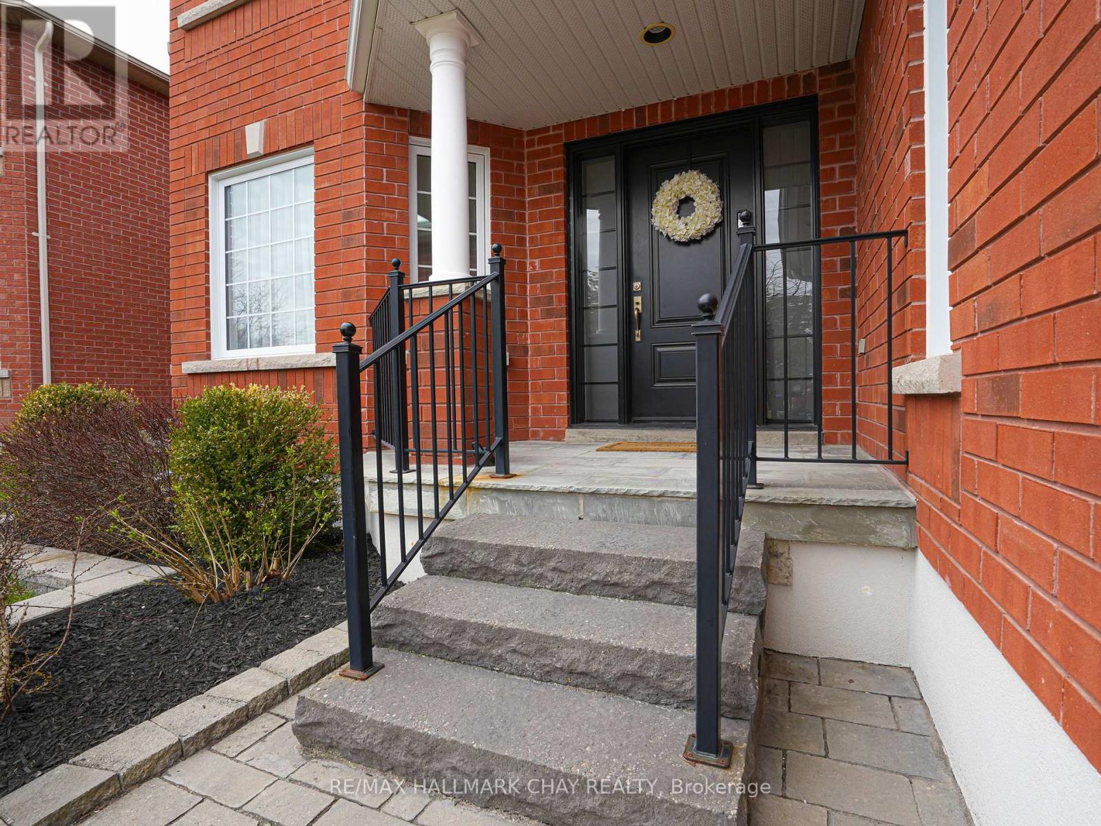 2292 Jack Crescent, Innisfil, Ontario  L9S 2C8 - Photo 3 - N13083326