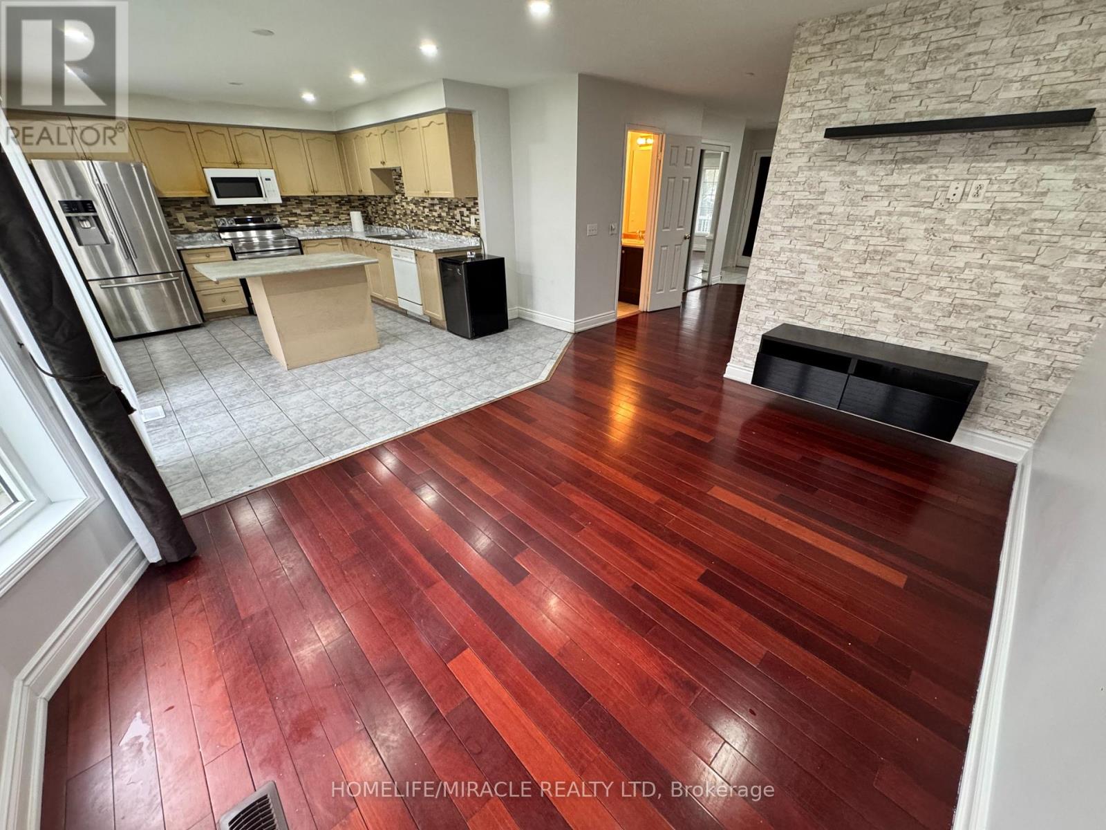 Upper - 28 Nautical Drive, Brampton, Ontario  L6R 2H1 - Photo 7 - W13082956