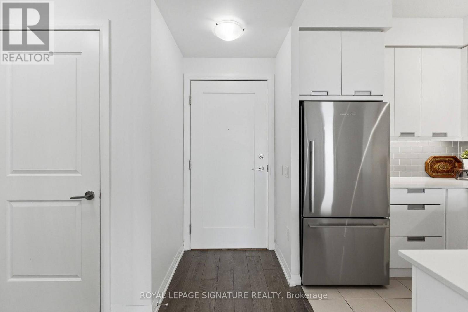 2415 - 35 Watergarden Drive, Mississauga, Ontario  L5R 0G8 - Photo 2 - W13083020