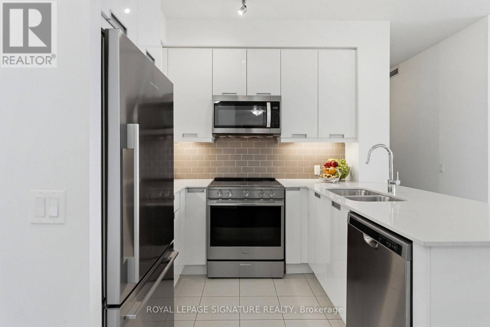 2415 - 35 Watergarden Drive, Mississauga, Ontario  L5R 0G8 - Photo 8 - W13083020