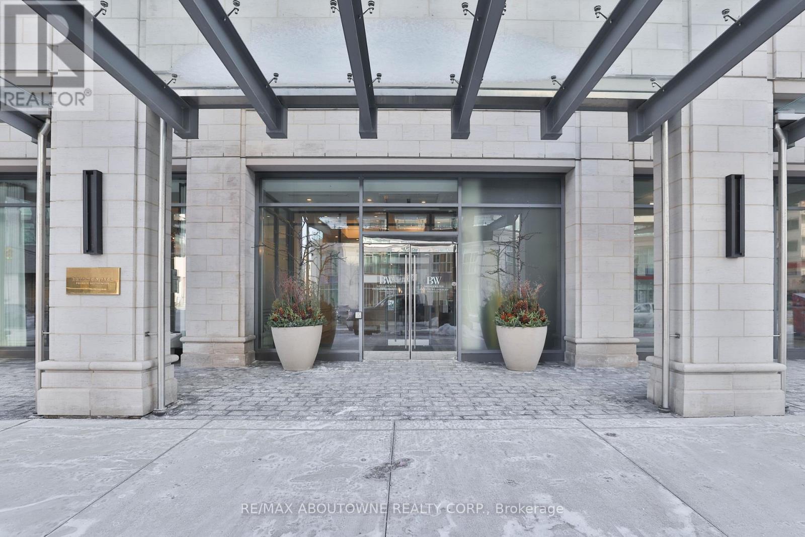 304 - 2060 Lakeshore Road, Burlington, Ontario  L7R 0G2 - Photo 4 - W13083024