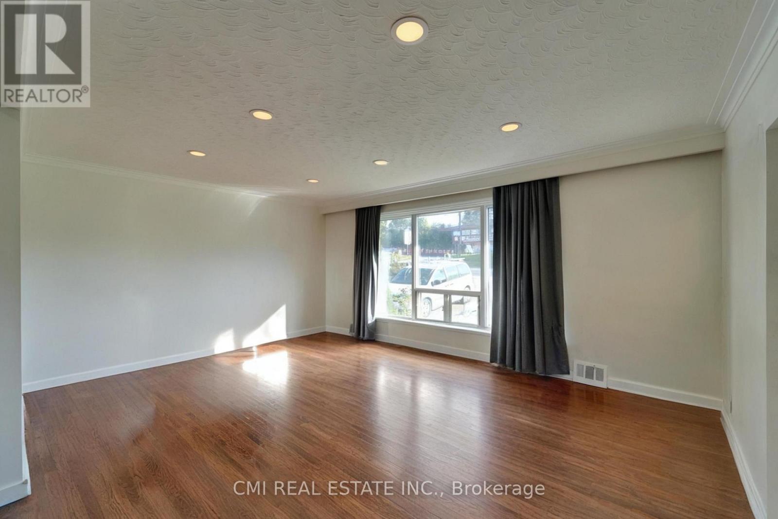 2610 Islington Avenue, Toronto, Ontario  M9V 2X3 - Photo 12 - W13083076