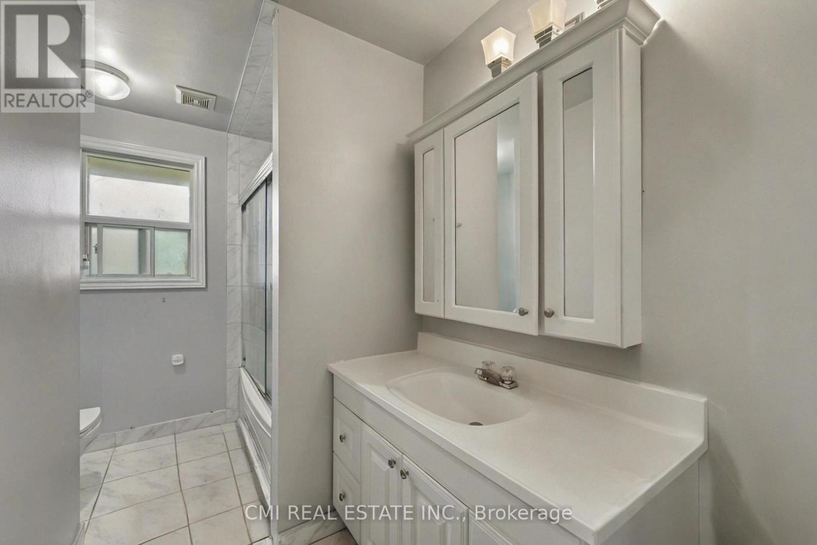 2610 Islington Avenue, Toronto, Ontario  M9V 2X3 - Photo 15 - W13083076