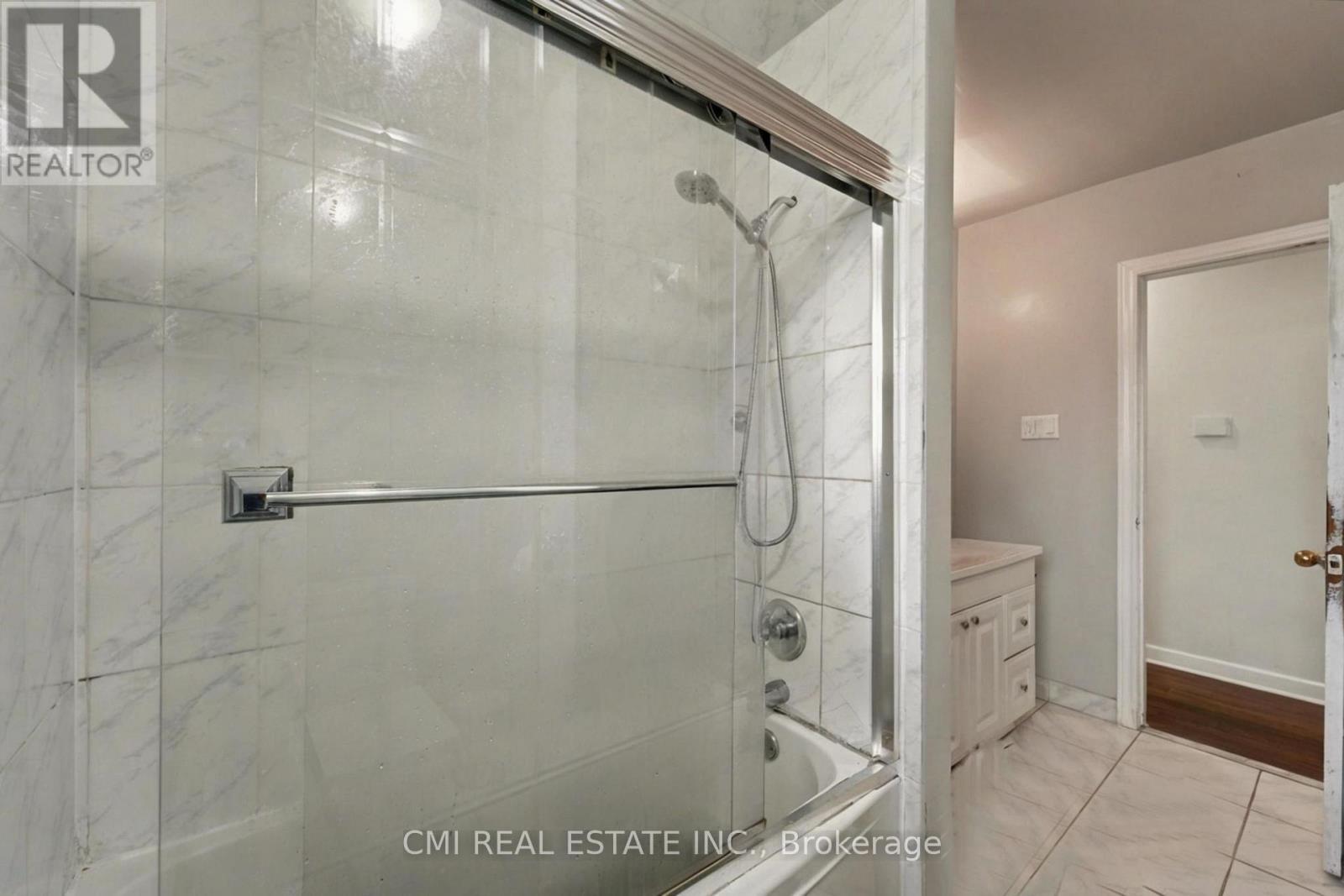 2610 Islington Avenue, Toronto, Ontario  M9V 2X3 - Photo 16 - W13083076