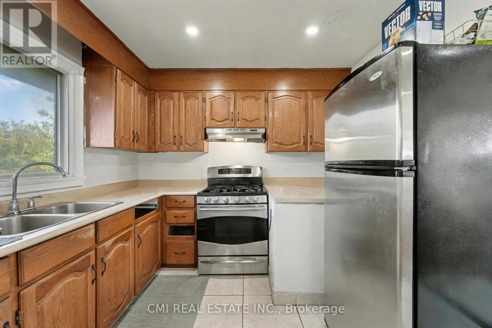 2610 Islington Avenue, Toronto, Ontario  M9V 2X3 - Photo 8 - W13083076