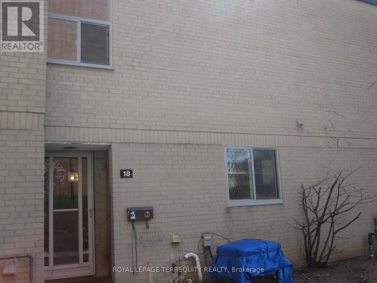 18 - 11 FOUR WINDS DRIVE, Toronto, Ontario