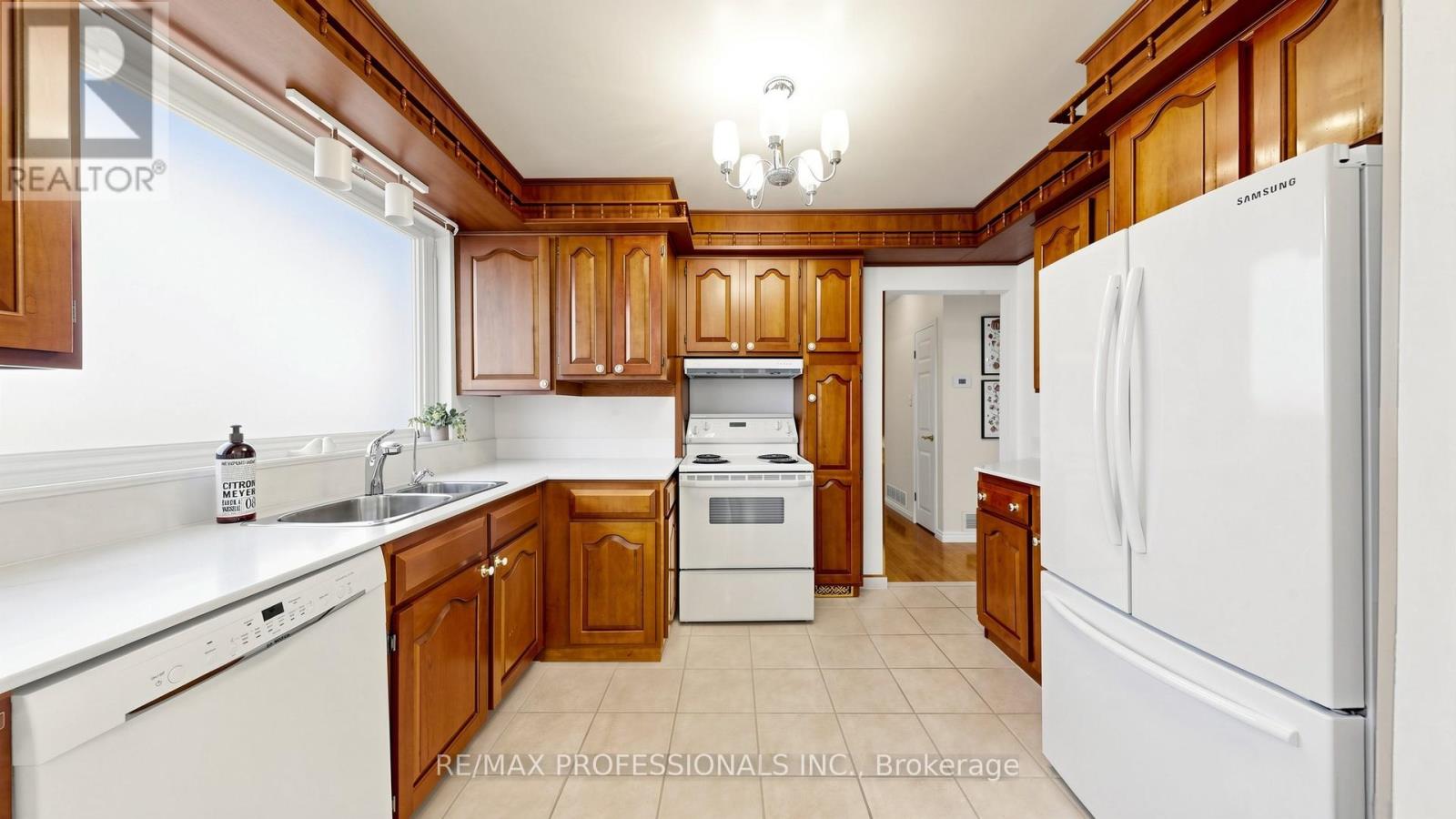 117 Mercury Road, Toronto, Ontario  M9W 3H7 - Photo 7 - W13083130