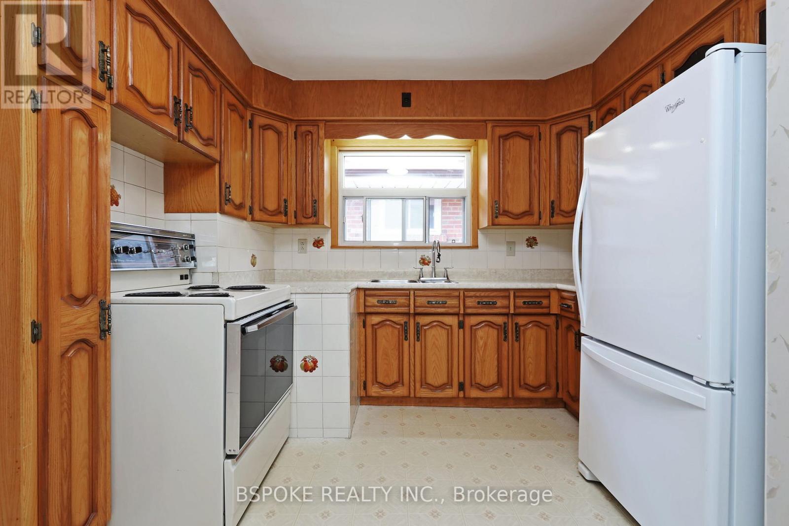 19 Nordin Avenue, Toronto, Ontario  M8Z 2A9 - Photo 10 - W13083256