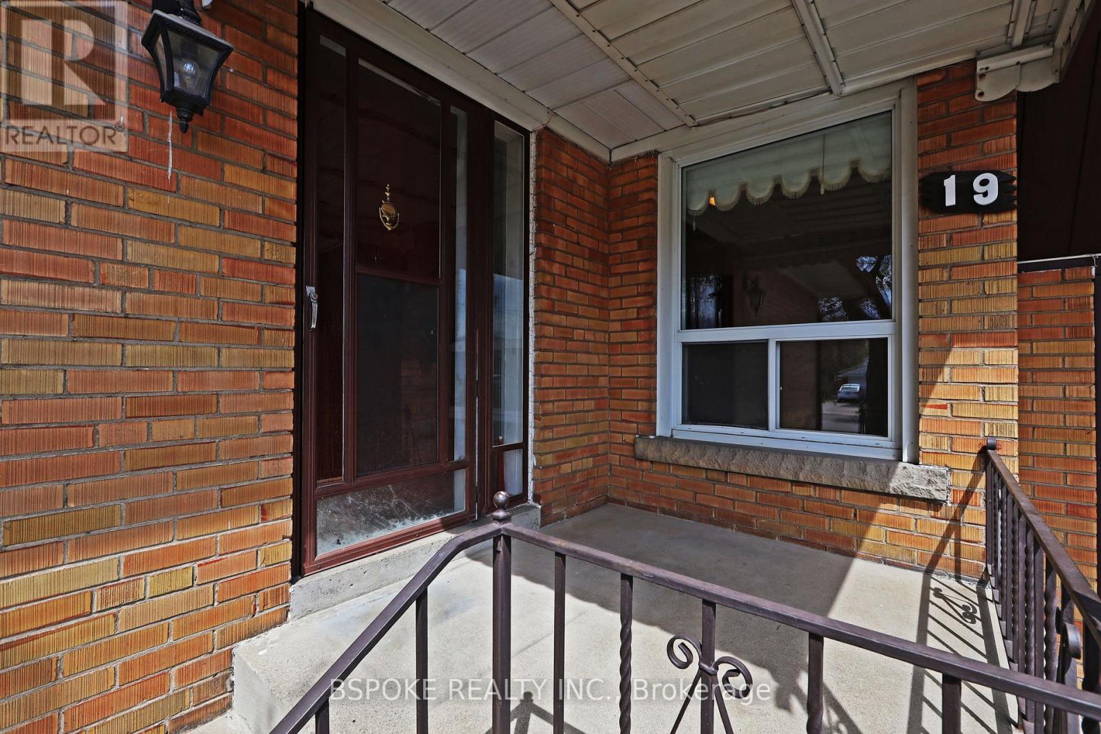 19 Nordin Avenue, Toronto, Ontario  M8Z 2A9 - Photo 2 - W13083256