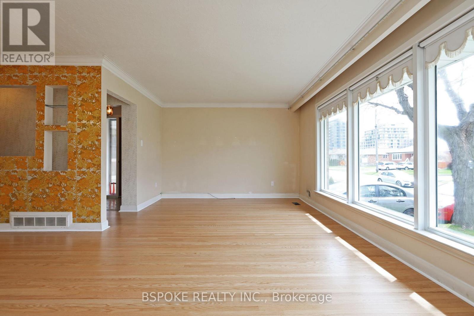 19 Nordin Avenue, Toronto, Ontario  M8Z 2A9 - Photo 4 - W13083256