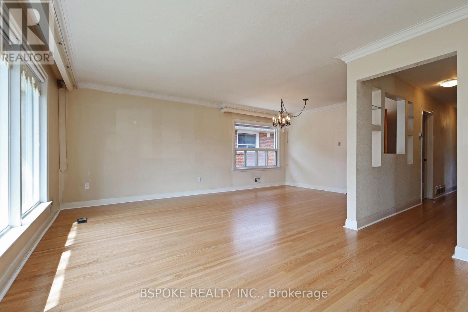 19 Nordin Avenue, Toronto, Ontario  M8Z 2A9 - Photo 6 - W13083256