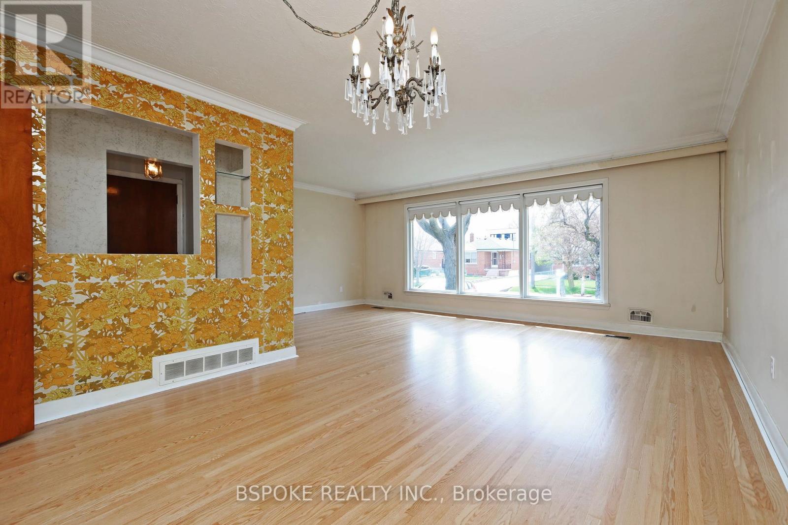 19 Nordin Avenue, Toronto, Ontario  M8Z 2A9 - Photo 8 - W13083256