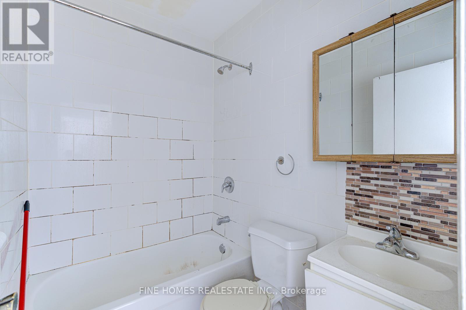 1762 Keele Street, Toronto, Ontario  M6M 3X1 - Photo 13 - W13083258