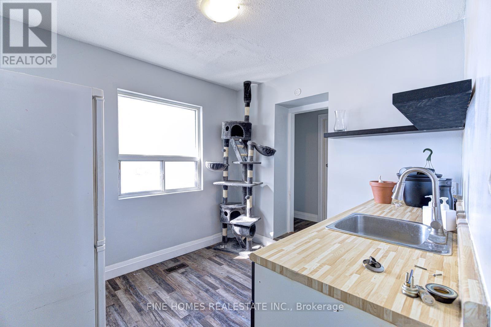 1762 Keele Street, Toronto, Ontario  M6M 3X1 - Photo 4 - W13083258