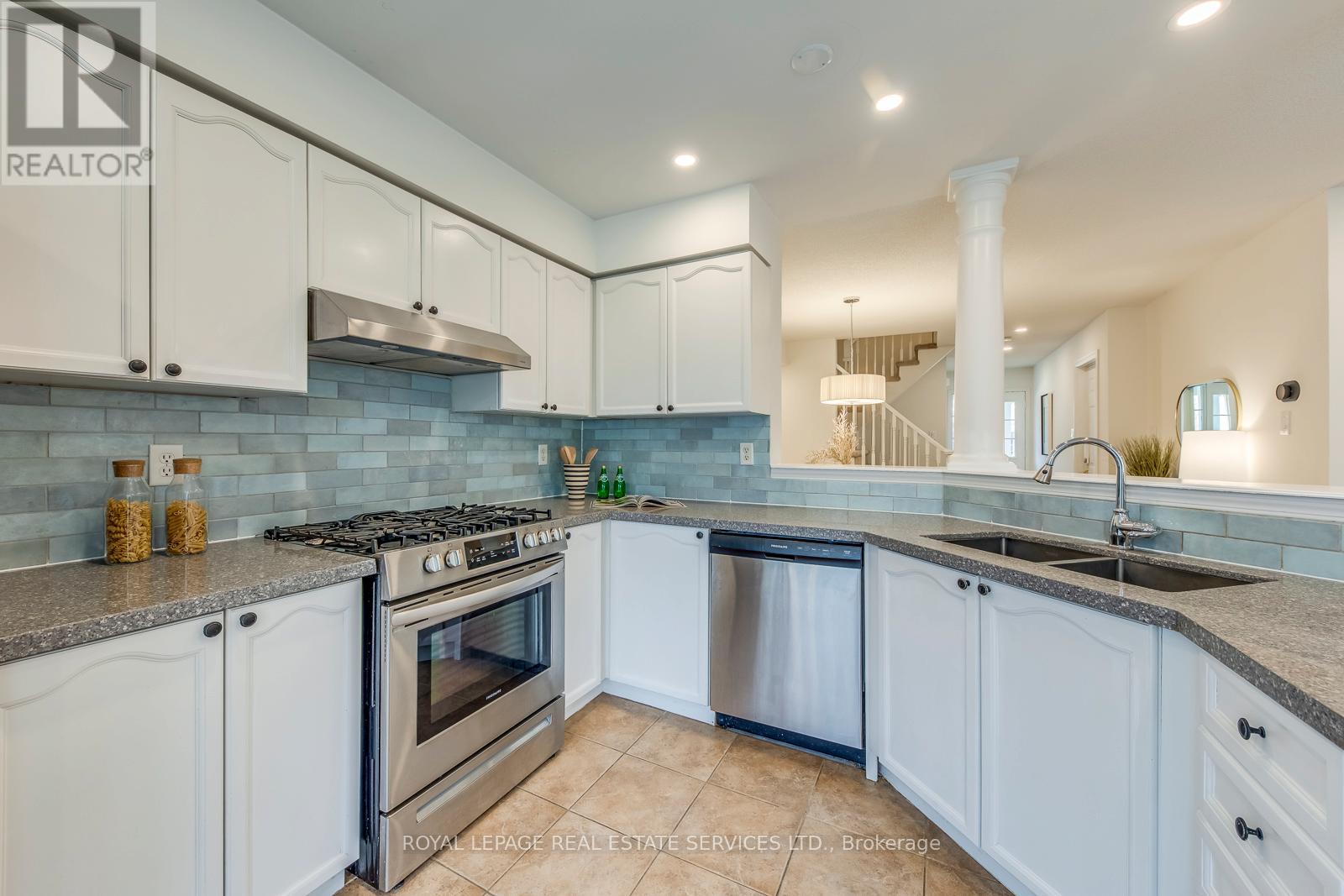 2066 Broadleaf Crescent, Burlington, Ontario  L7L 6S4 - Photo 10 - W13083274