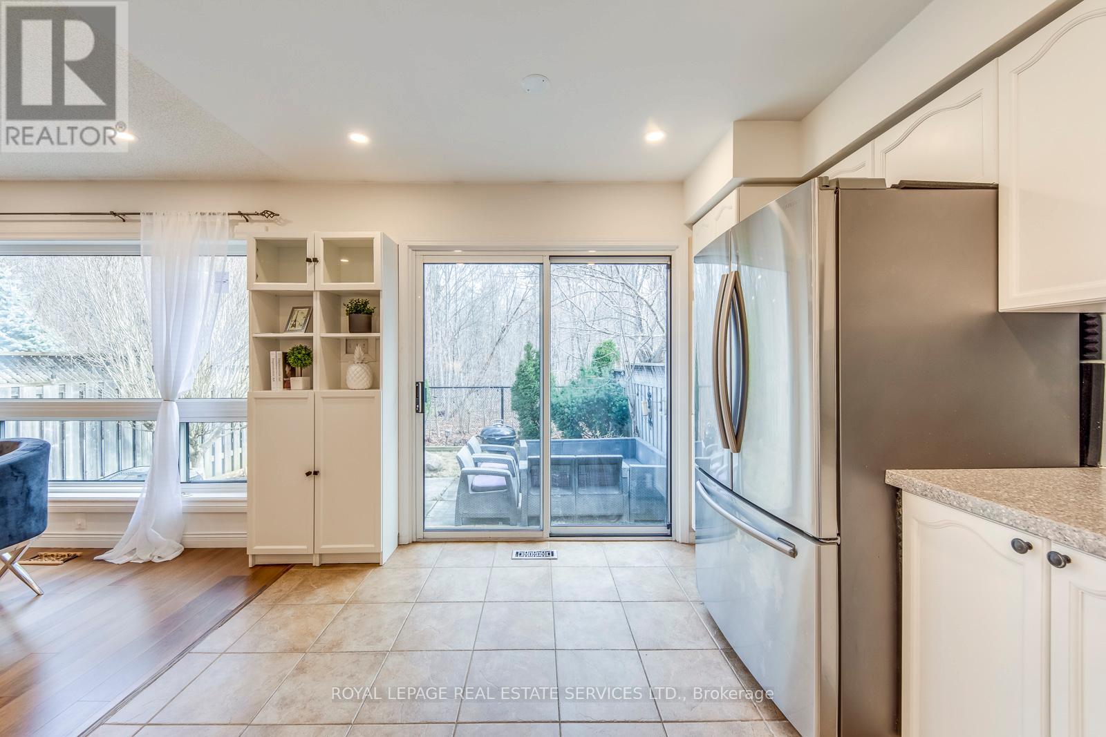 2066 Broadleaf Crescent, Burlington, Ontario  L7L 6S4 - Photo 12 - W13083274