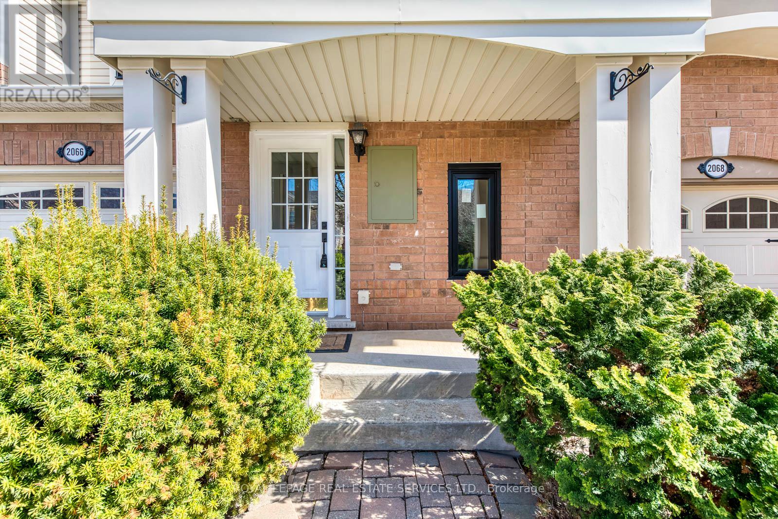 2066 Broadleaf Crescent, Burlington, Ontario  L7L 6S4 - Photo 5 - W13083274