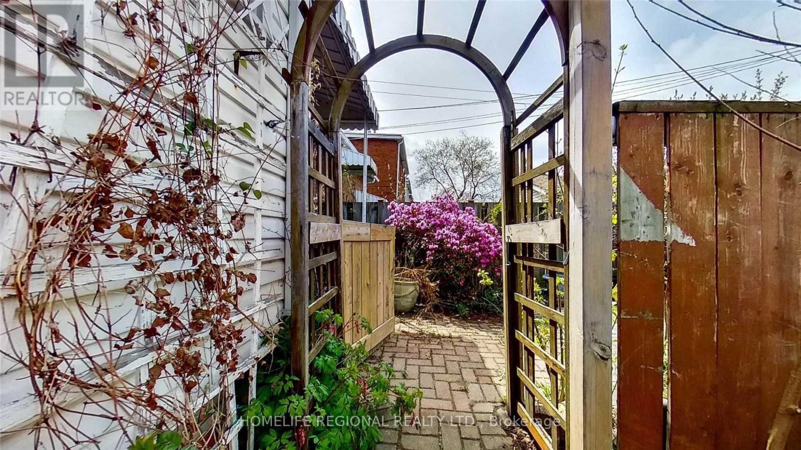 22 Criscoe Street, Toronto, Ontario  M6N 3Y9 - Photo 37 - W13083404